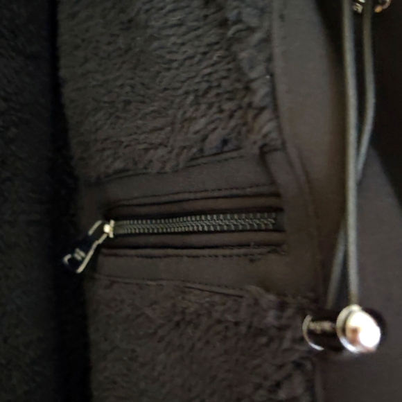 Basic Black Coat - Picture 4 of 8